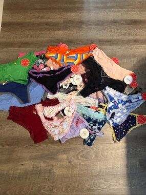 HUGE LOT Splendies thongs. 22 PAIRS. All new XL
